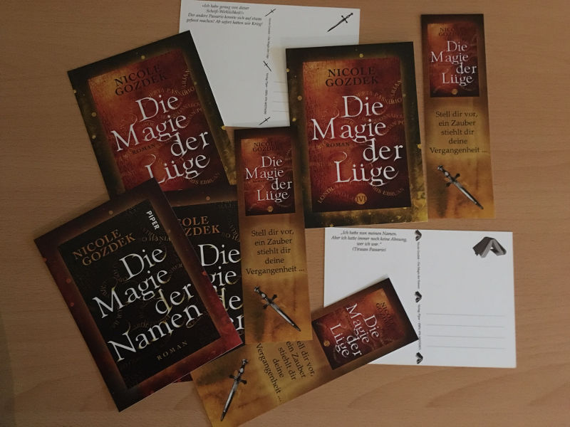 Postkarten und Lesezeichen zu "Die Magie der Namen" und "Die Magie der Lüge"